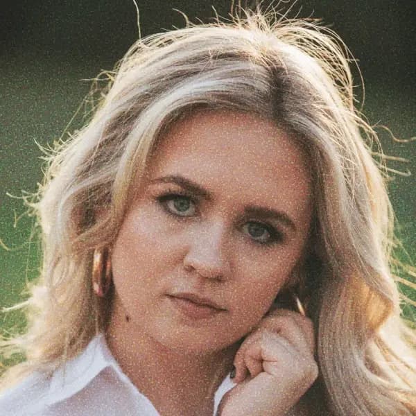 Emily Falvey - Close to Me